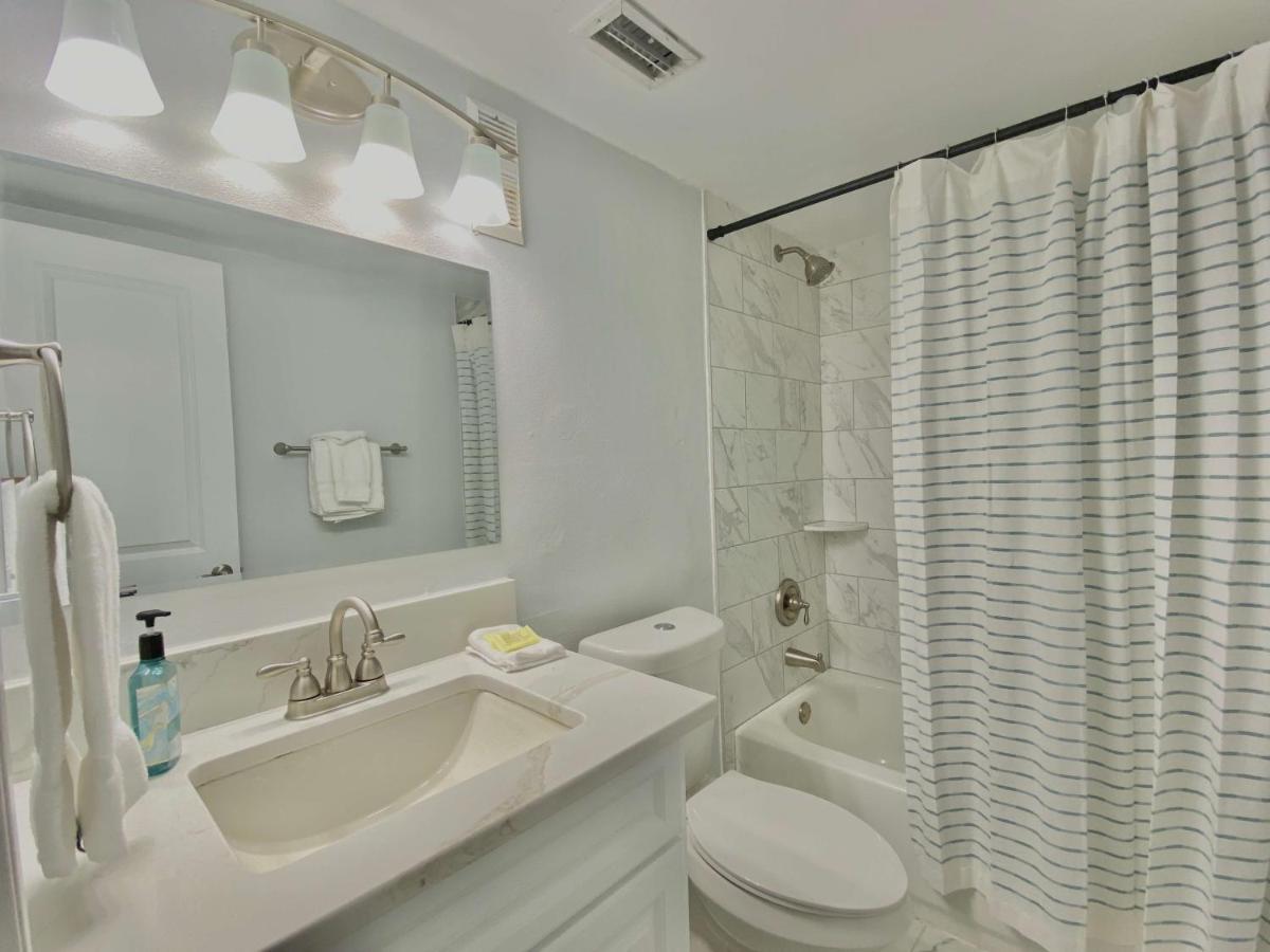 Island Winds East 202 By Albvr - Beautifully Renovated Beachfront Condo & Steps Away From Hangout & More! Gulf Shores Eksteriør billede